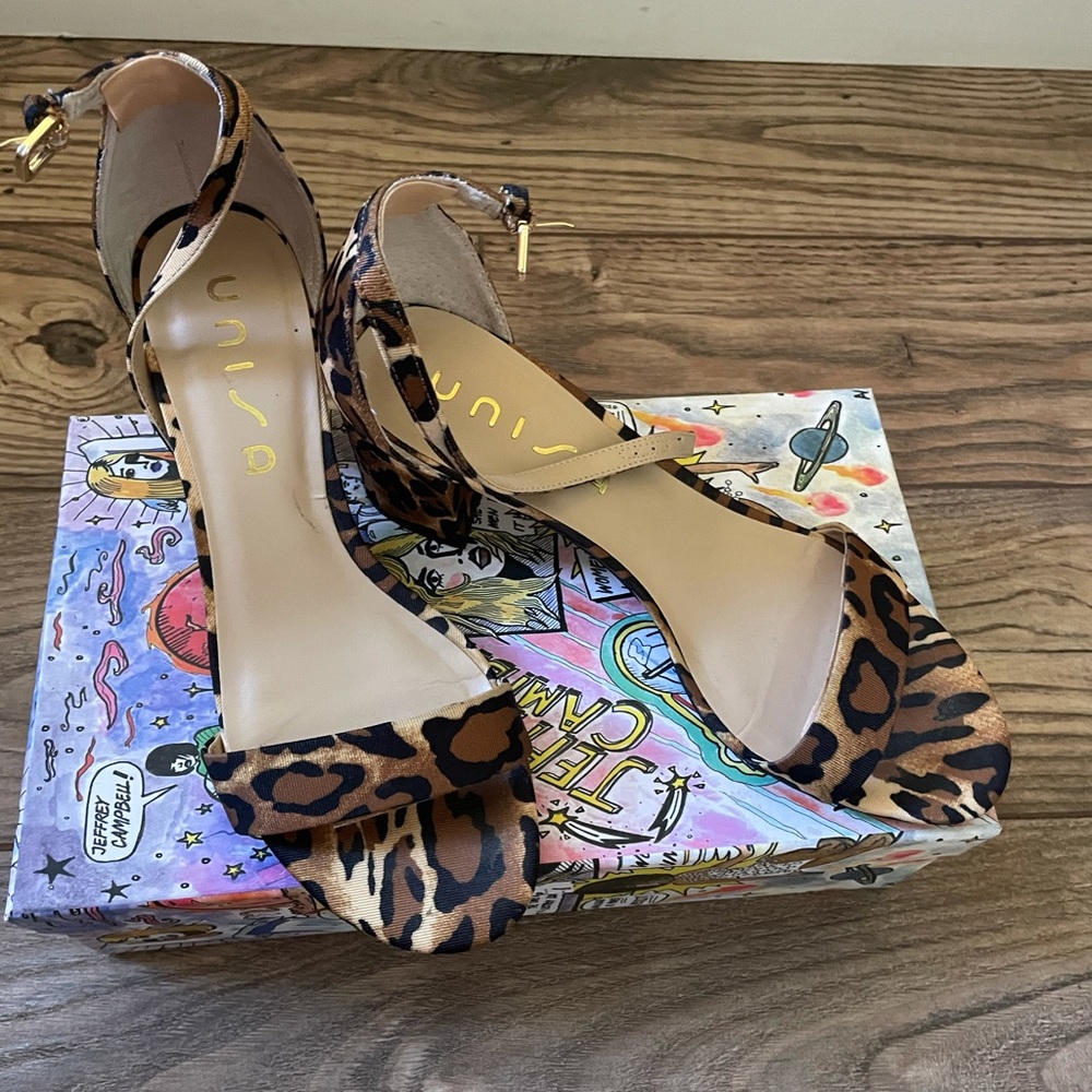 Unisa leopard print low block heel size 8